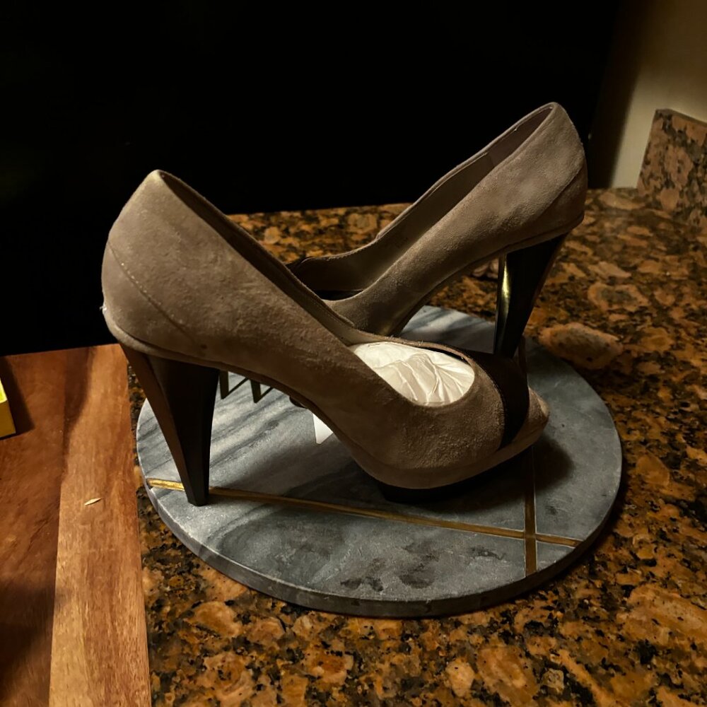 Max Studio Platform Heels In EXCELLENT CONDITION! - Picture 3 of 6